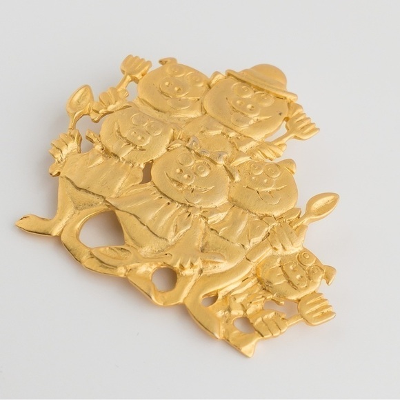 JJ Jonette Brooch Pin Whimsical Pig Family Reunion Sunday Dinner Gold Tone NWT - Picture 4 of 10